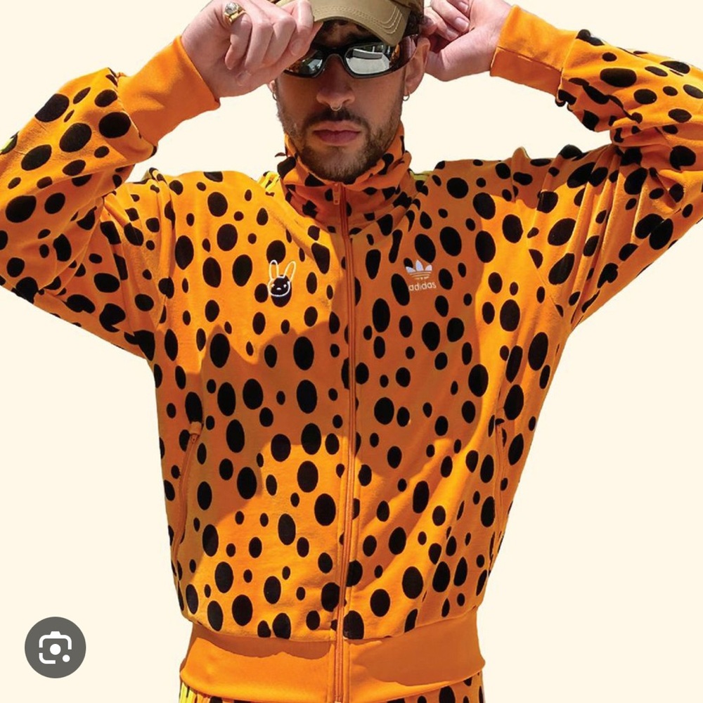 🐾ADIDAS COLAB BAD BUNNY CHEETOS JACKET ANS PANTS ⭐️ NEW WITH TAG!